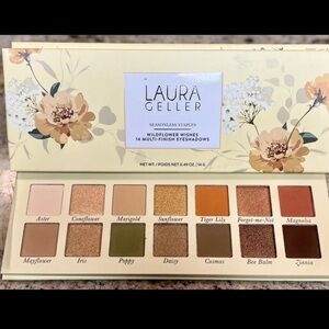 Brand new eyeshadow palette ☺️ so pretty but I have so many eyeshadow already.